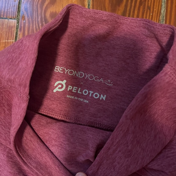 Peloton Beyond Yoga Set - Picture 4 of 5